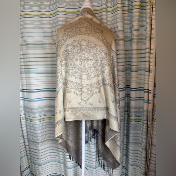 Soft & Luxurious Neutral Shawl Shrug cover Cozy Outfit Upgrade - Picture 7 of 8